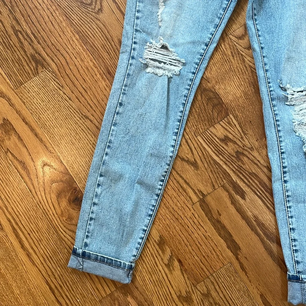 Women’s Wallflower Sassy High Rise Jeans. Size 7. Like New Condition.